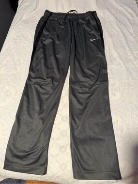 Nike men’s  grey Jogger-Style Athletic Pants straight leg size M light weight